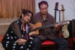 Bhupinder Singh and Mitali Singh at rehersal for the upcming music album Aksar on 22nd April 2012 (10).JPG